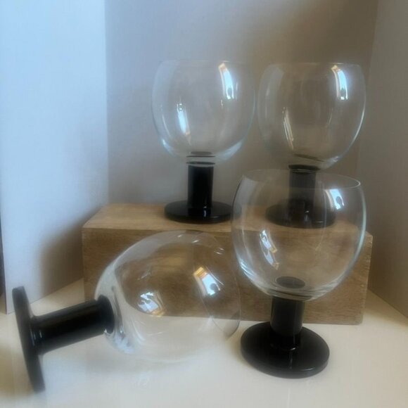 Crate & Barrel Viva Black Grand Wine Glasses Set Of 4 15 oz Discontinued Modern - Picture 2 of 5